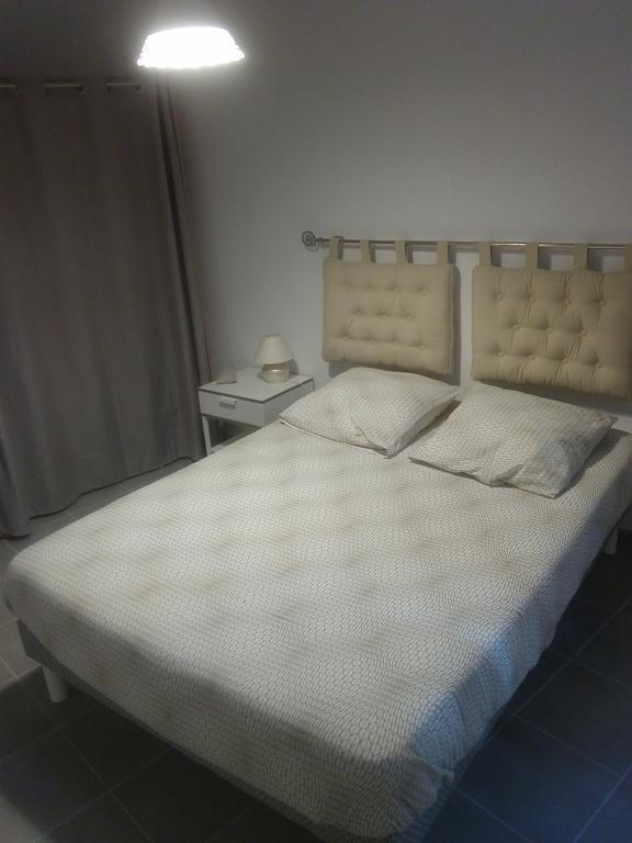 Colombe Apartamento LʼIsle-sur-la-Sorgue Exterior foto