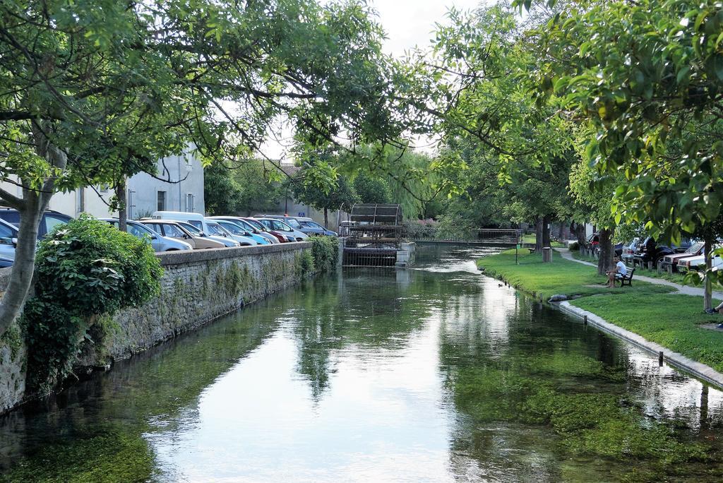 Colombe Apartamento LʼIsle-sur-la-Sorgue Exterior foto
